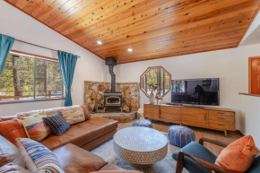 Camp Telemark by Tahoe Getaways - Pet-Friendly 3 BR in Tahoe Donner with Hot Tub & Wood Fireplace Truckee